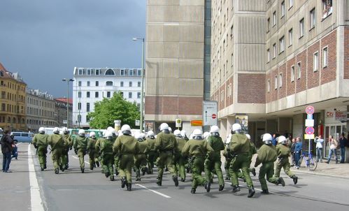 Polizeieinsatz wegen Neonazi-Demo 3